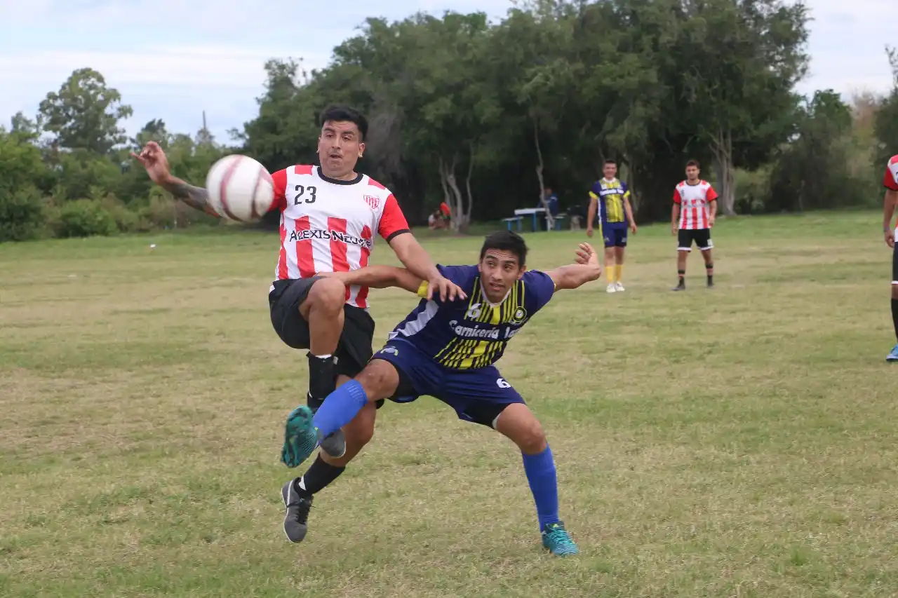 Atlético Sur ganó y quedó como único puntero en la División A