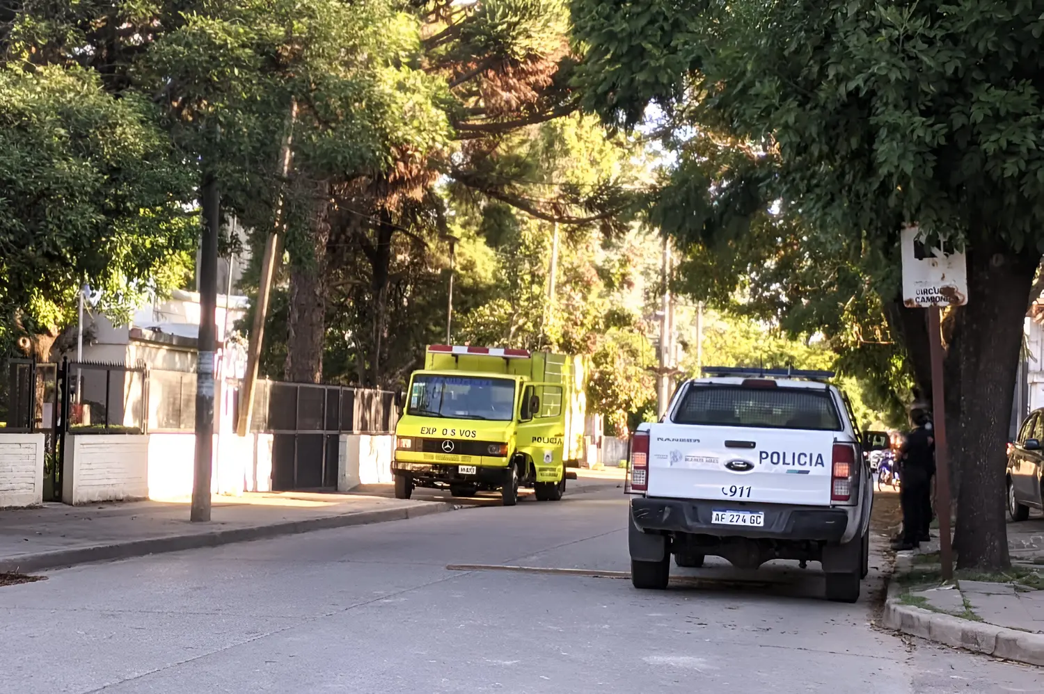 La Brigada Antiexplosivos en el jardín Frutillitas, este martes.