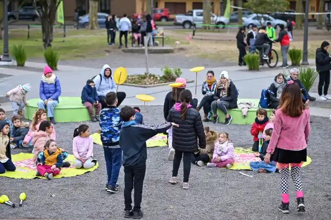 Ya falta poco para disfrutar las vacaciones “Jugando en la plaza”