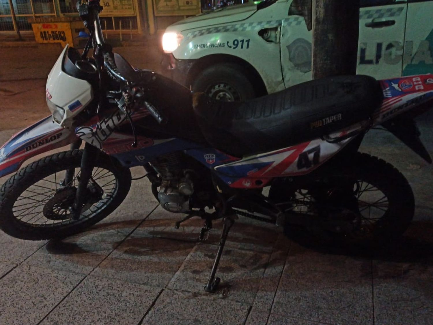 Intentaron robar una moto en plena calle y fueron detenidos: tienen 15 y 16 años