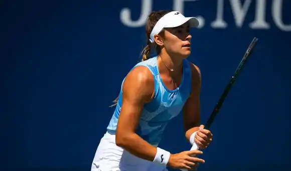 Solana Sierra avanzó dos rondas en París