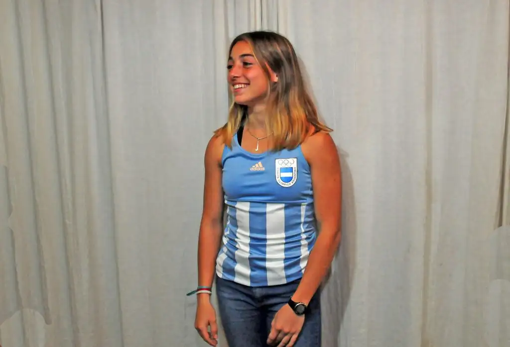Bruggesser vuela para su primera gira en Las Leonas