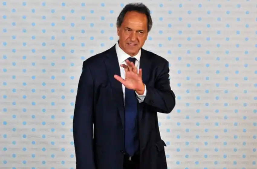Scioli se bajó de la precandidatura