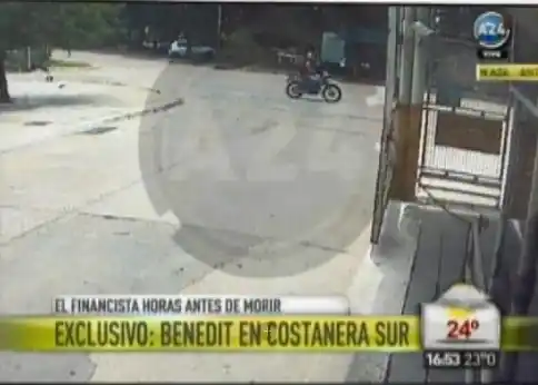 Una cámara registró a Benedit al llegar a la Costanera en su moto