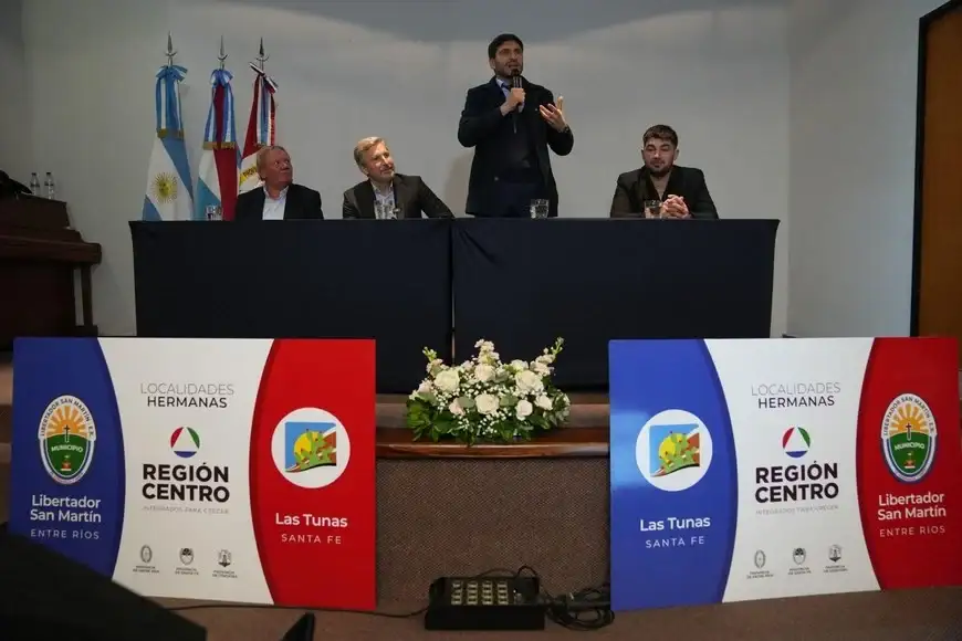 Los gobernadores encabezaron un acto en la sede de la Universidad Adventista del Plata.