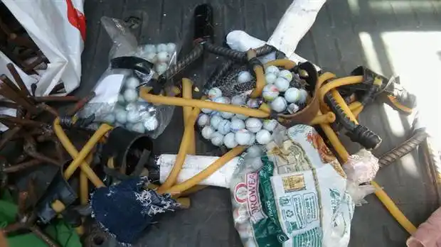 Secuestraron palos, bolas de vidrio y gomeras en micros que iban al Congreso 