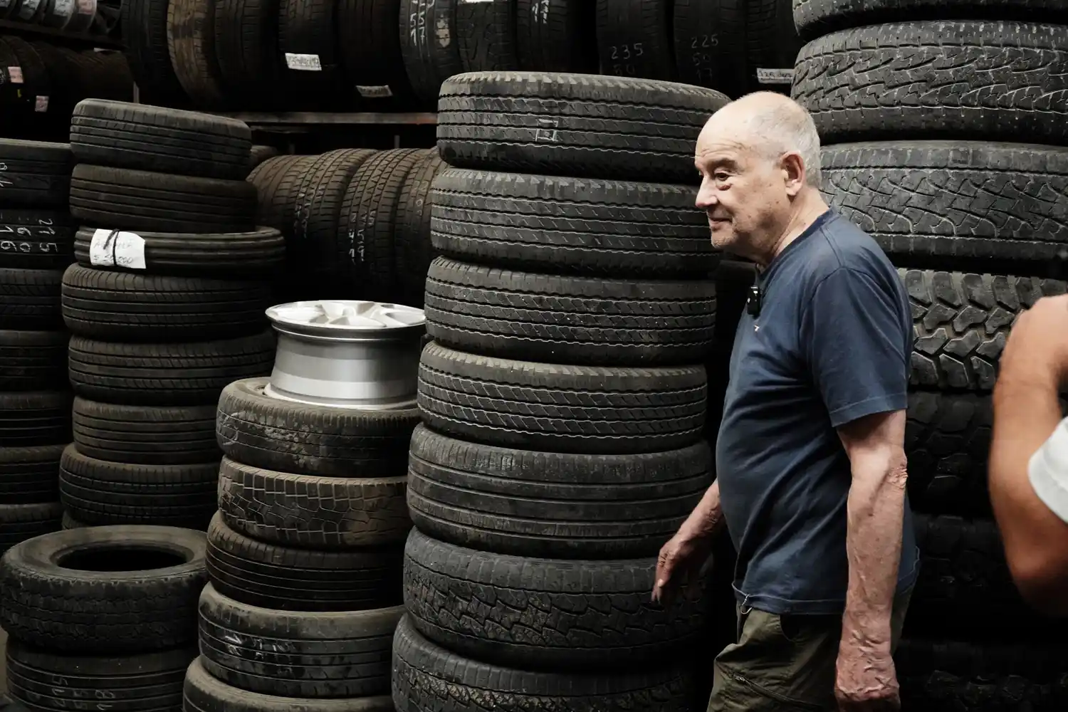 Vicente Caputo: una vida forjada entre el fútbol, la familia y el oficio de gomero en el que lleva 60 años