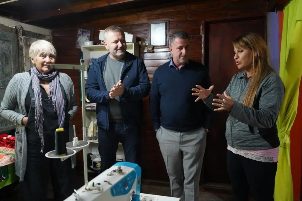 Rumbo a las elecciones 2023: Lepere junto al concejal Serrano en un emprendimiento textil de Ministro Rivadavia