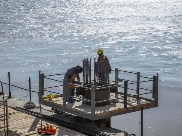 Continúan los trabajos para reconstruir y ampliar el muelle del Parque España