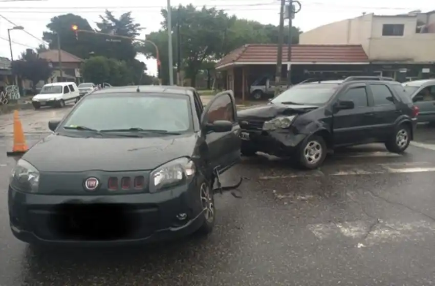 Una mujer fue hospitalizada tras un fuerte choque