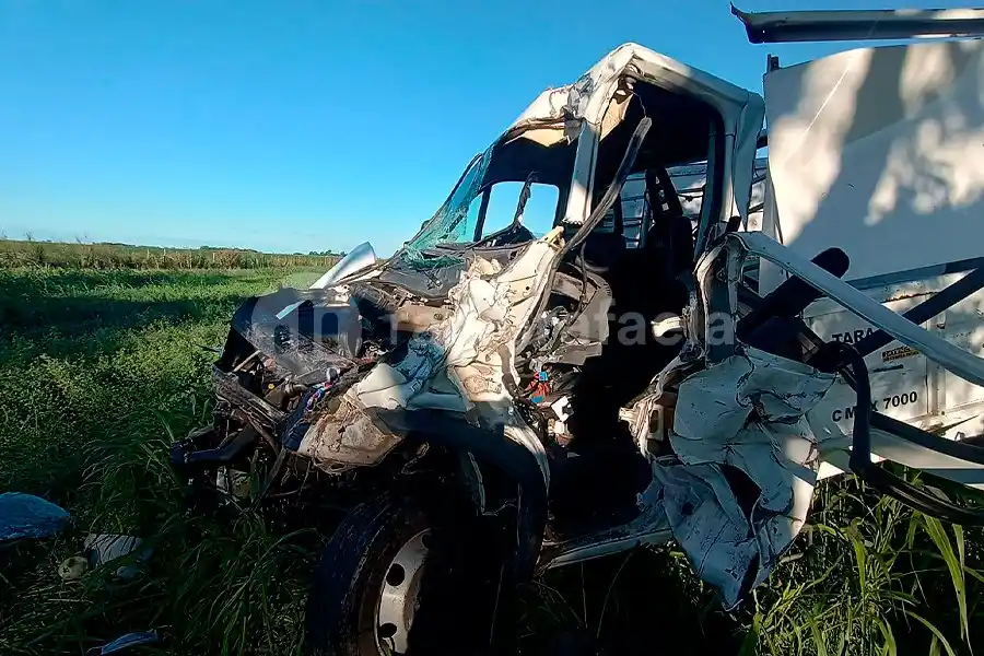 Grave accidente entre dos camiones en Carreras terminó con un fallecido