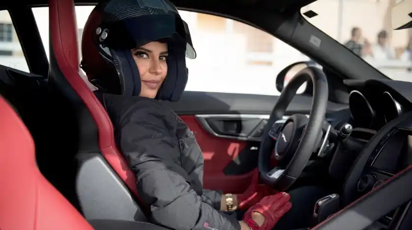 La primera mujer saudí en conducir un Fórmula 1