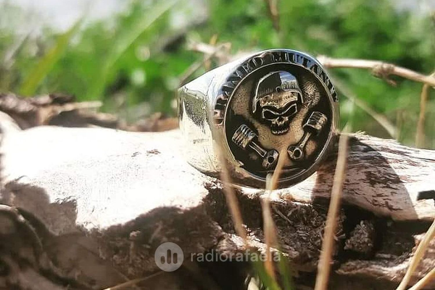 Un pedido desesperado: les robaron un anillo que pertenecía a su hijo y ofrecen una recompensa para recuperarlo