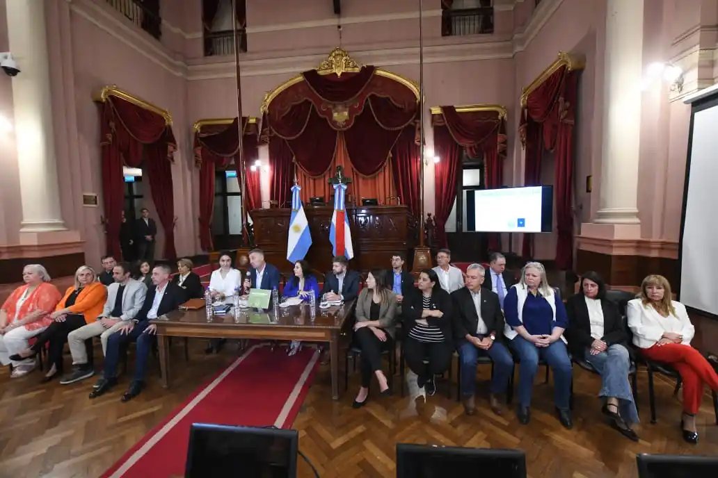 Gustavo Hein presentó detalles sobre empleados y contratos en la Cámara de Diputados de Entre Ríos