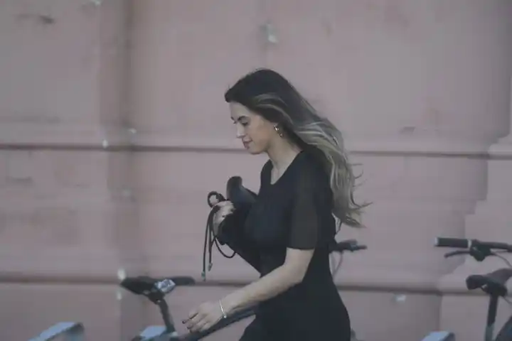 "Informé oportunamente que viajaría al exterior", subrayó en sus redes sociales.