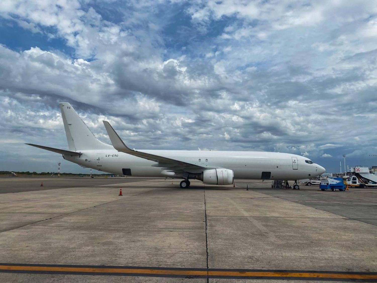 El primer Boeing 737-800(SF) de Aerolíneas Argentinas Cargo recibirá el livery de la empresa en FAdeA