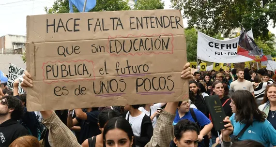 Impulsan una nueva ley para financiar a las universidades, como la que vetó el gobierno nacional