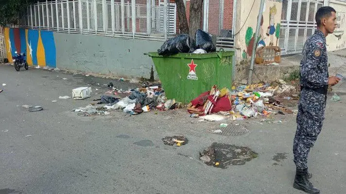 CON GOLPES EN LA CABEZA: localizan cadáver de una mujer en un contenedor de basura en Caracas