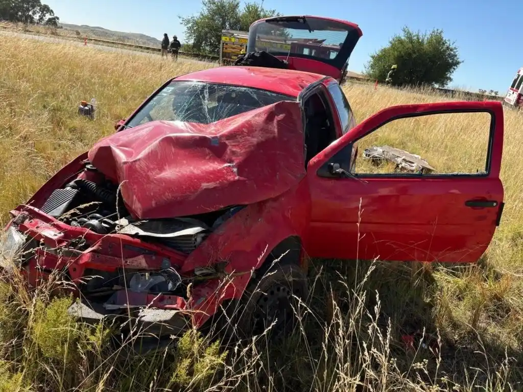 Lunes complicado en la Ruta 76, con dos vuelcos y varios heridos