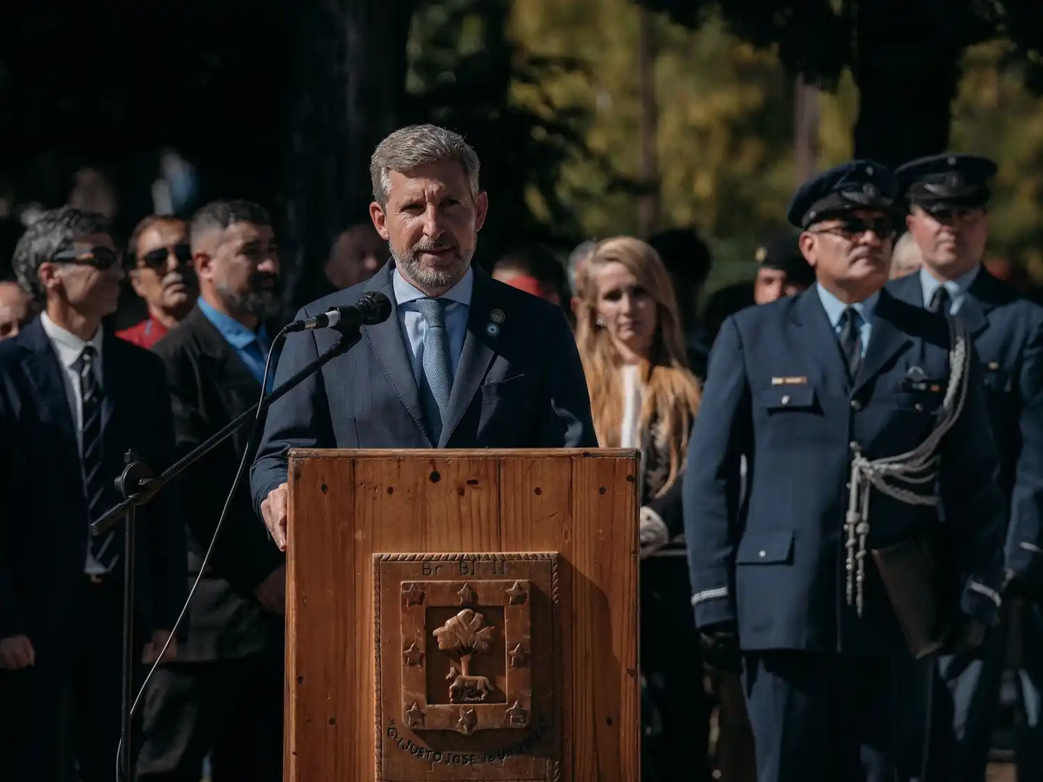 Frigerio participó del desfile militar en homenaje a los caídos en Malvinas y anunció medidas para los veteranos