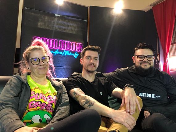 Juegan al Family Game, transmiten desde Villa Laza y crecen en Twitch
