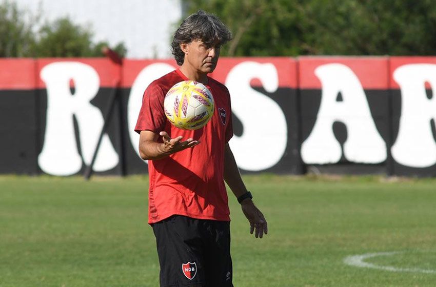 Bidoglio tiene la pelota: otra vez debe definir quién será el 9