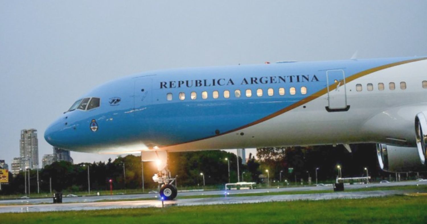 Llegó al país el nuevo avión presidencial, en medio de críticas por su aterrizaje