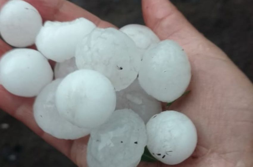 La ciudad atravesó jornadas de abundante caida de granizo en los últimos días.