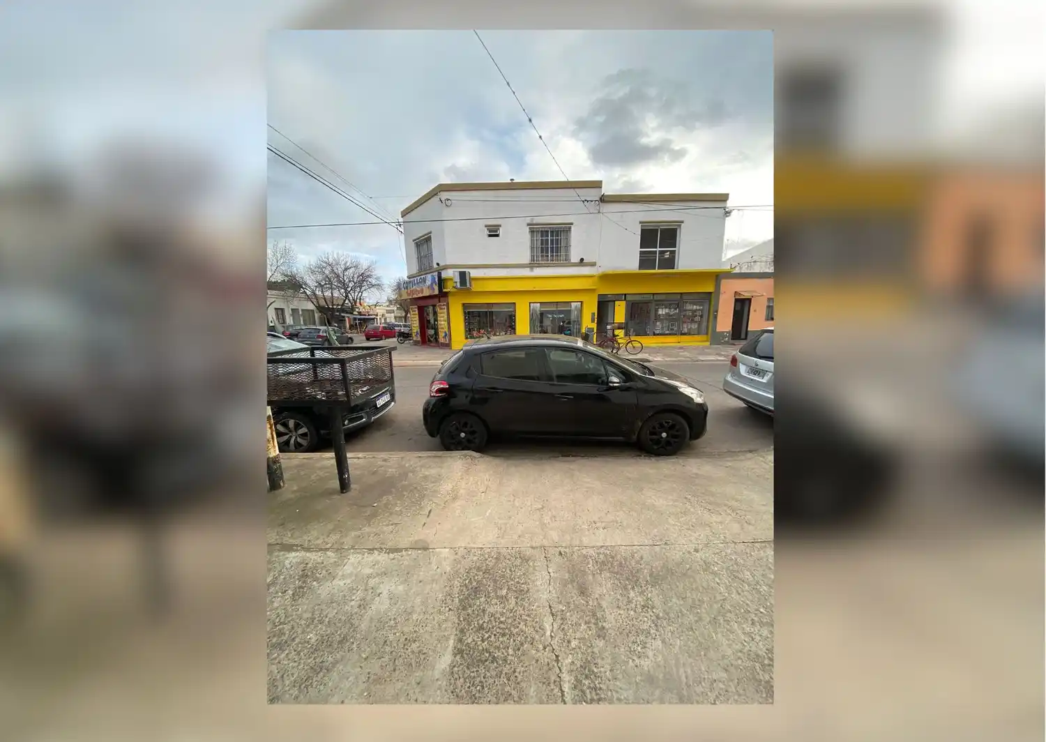 Estacionan en garajes ajenos