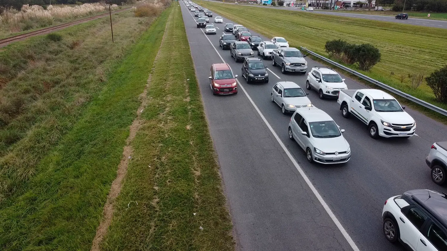 La ANSV sancionó a más de 1.800 conductores por circular por las banquinas en las autopistas del AMBA