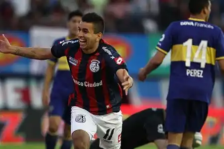 San Lorenzo le ganó a Boca, que se alejó de la lucha por el título