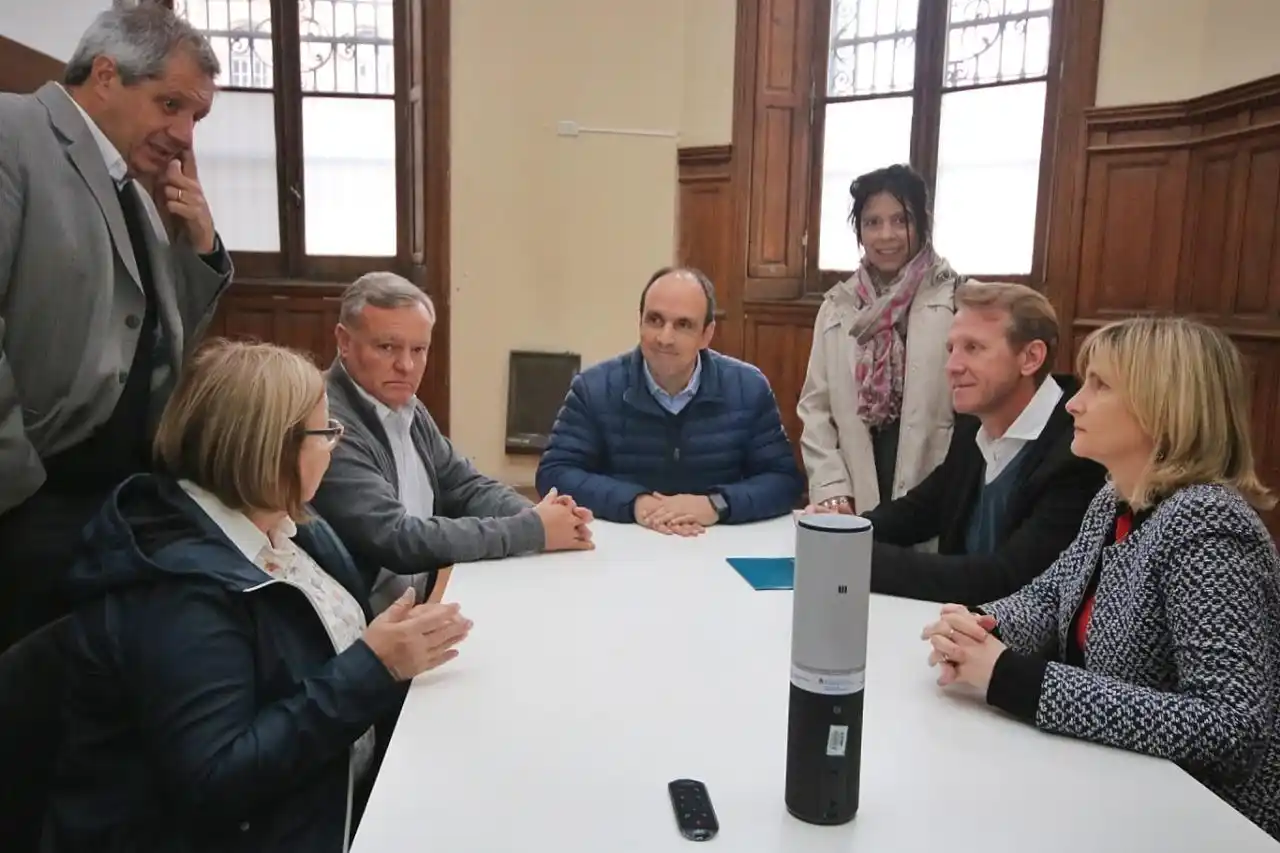 La UNL firmó convenios con cinco localidades