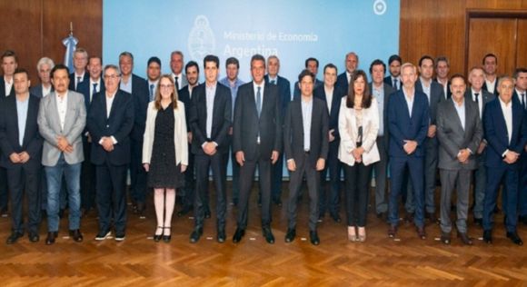 Massa garantizó a gobernadores plata para pagar sueldos y aguinaldos de diciembre