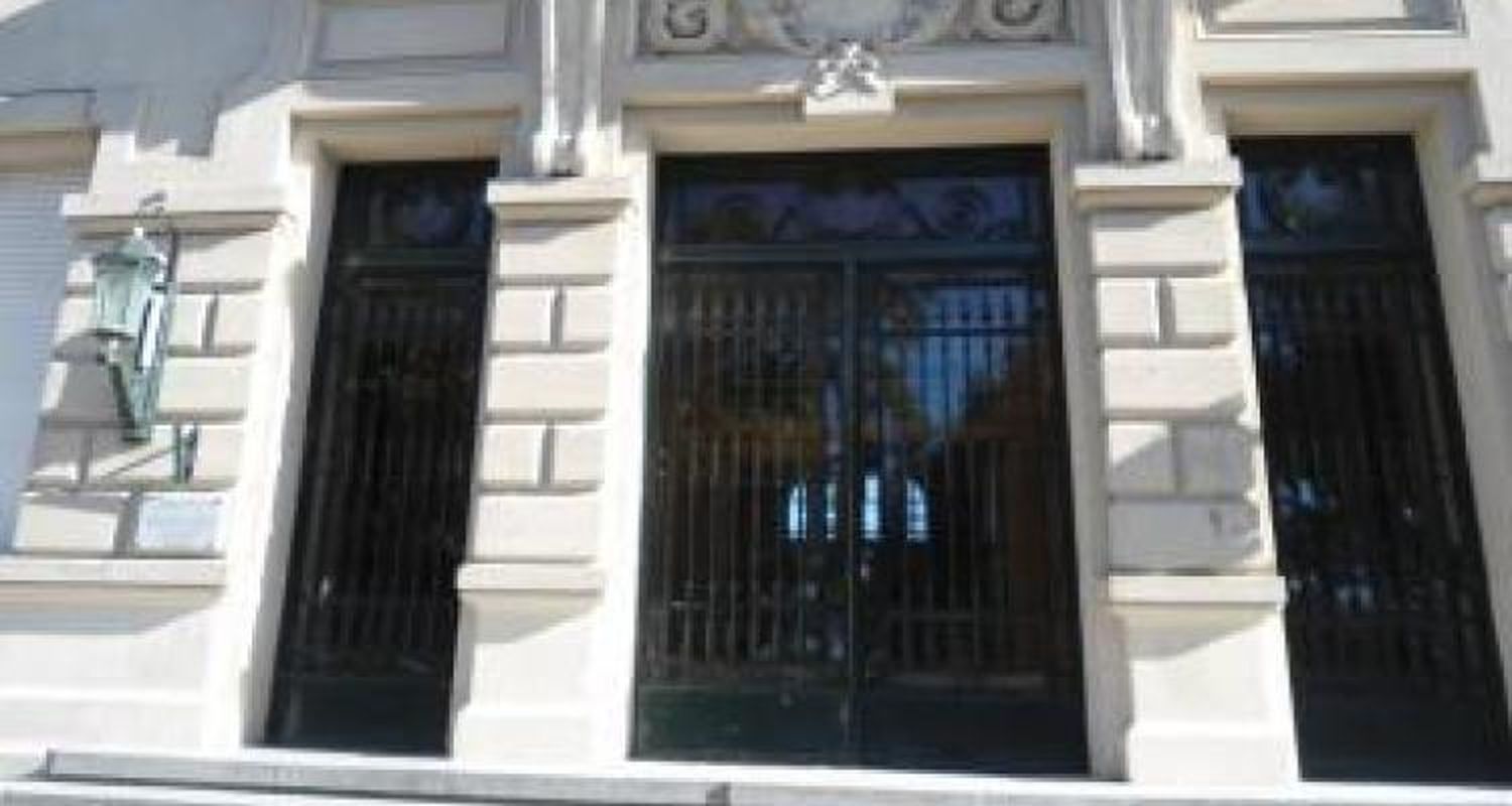 Cambiaron los vidrios de la Escuela Normal que fueron rotos