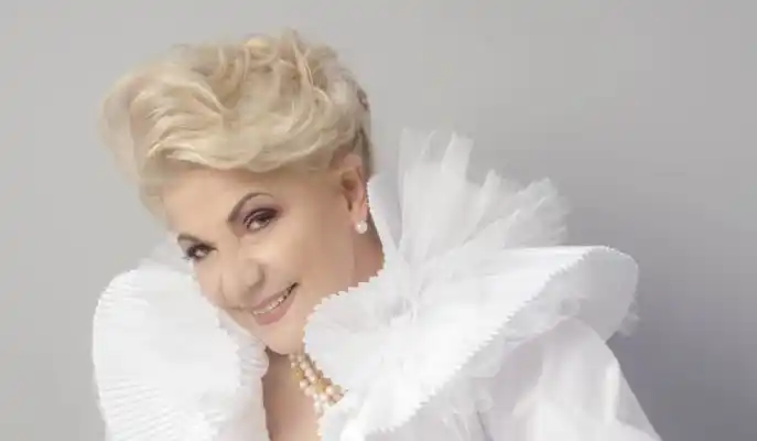 Mirla Castellanos celebra sus 80 años