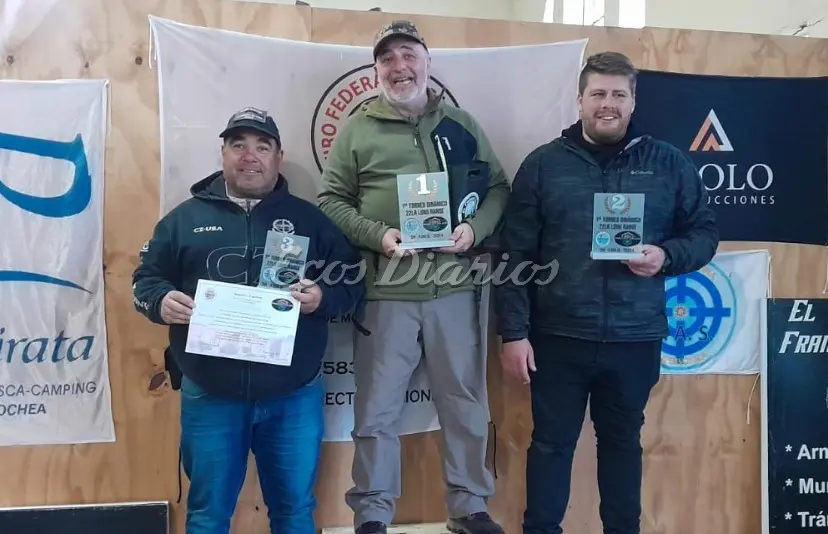El podio. (De izq. a der) Gerardo Reyes (tercero), Hernán Pasantino (primero) y Rodrigo Soave (segundo)