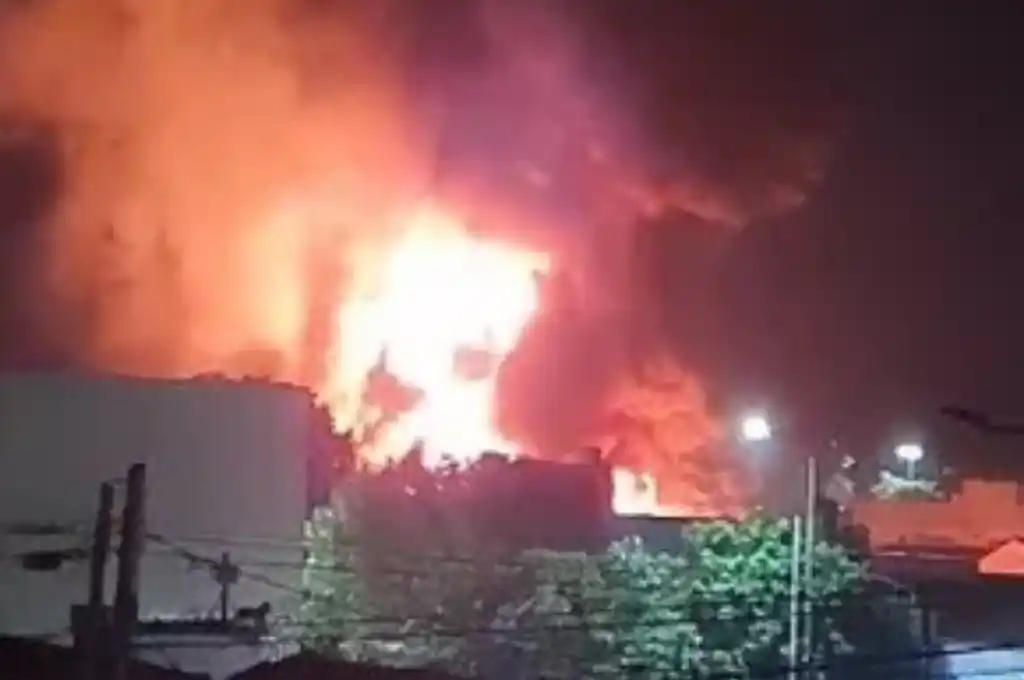 Un matrimonio y su hijo murieron tras un incendio en una gomería