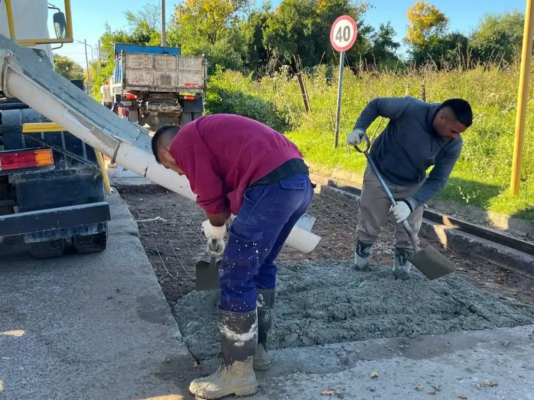 Realizan bacheos en ambas manos de la Avenida Parque