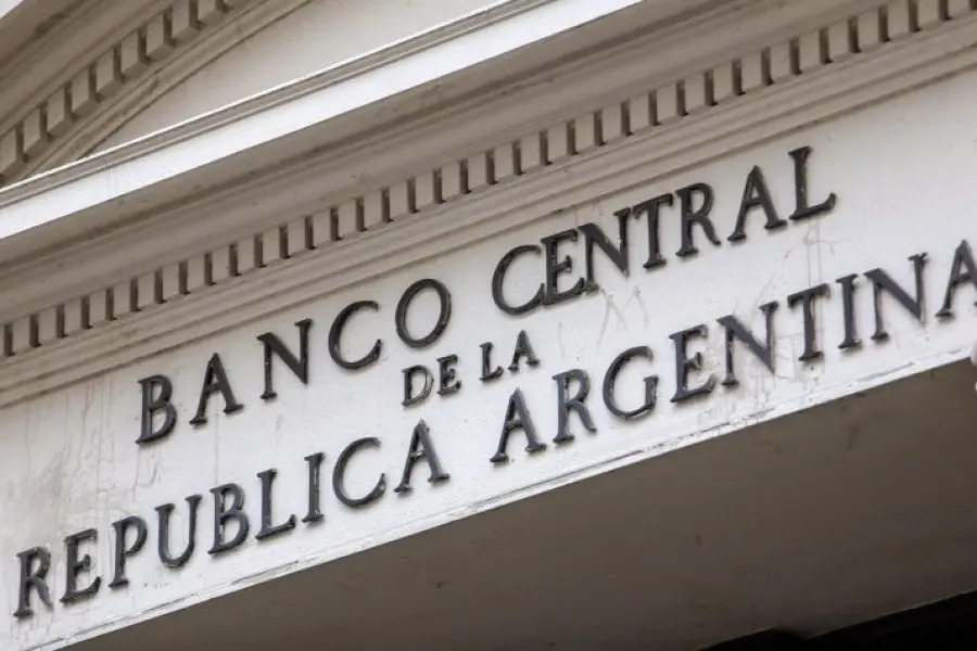 El Banco Central subirá la tasa de interés para controlar el dólar