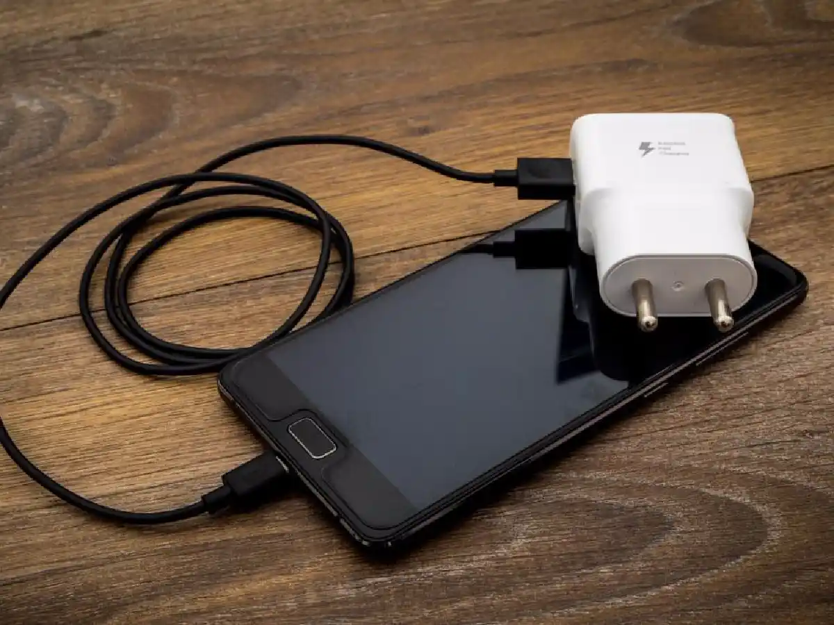 Recomendaciones para la carga de  de celulares y dispositivos móviles