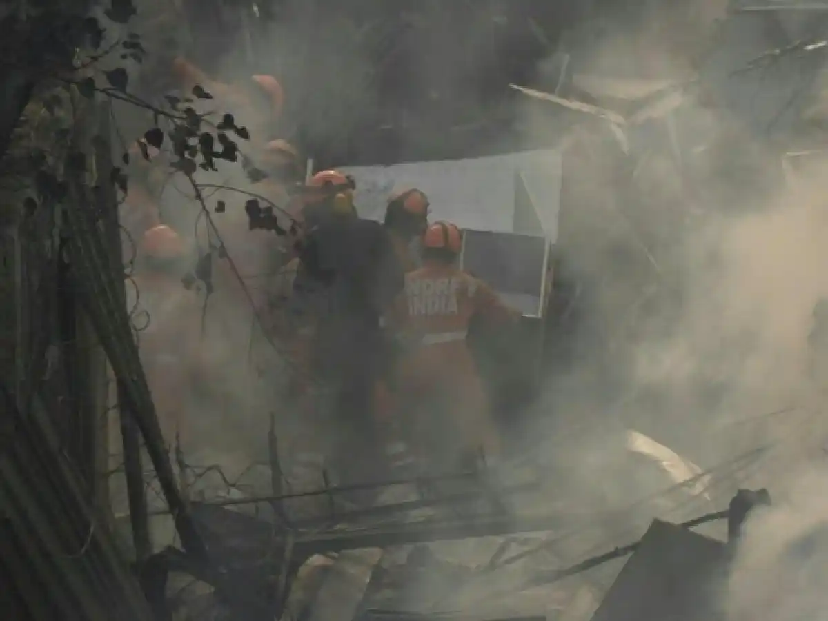 Mueren diez bebés al incendiarse una maternidad en India