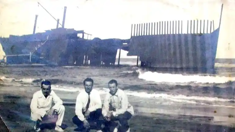 El “Monte Pasubio”. Encalló en la costa quequenense el 1º de abril de 1924