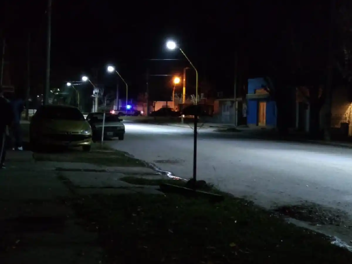 Disturbios y enfrentamiento entre vecinos y policía en barrio San Cayetano