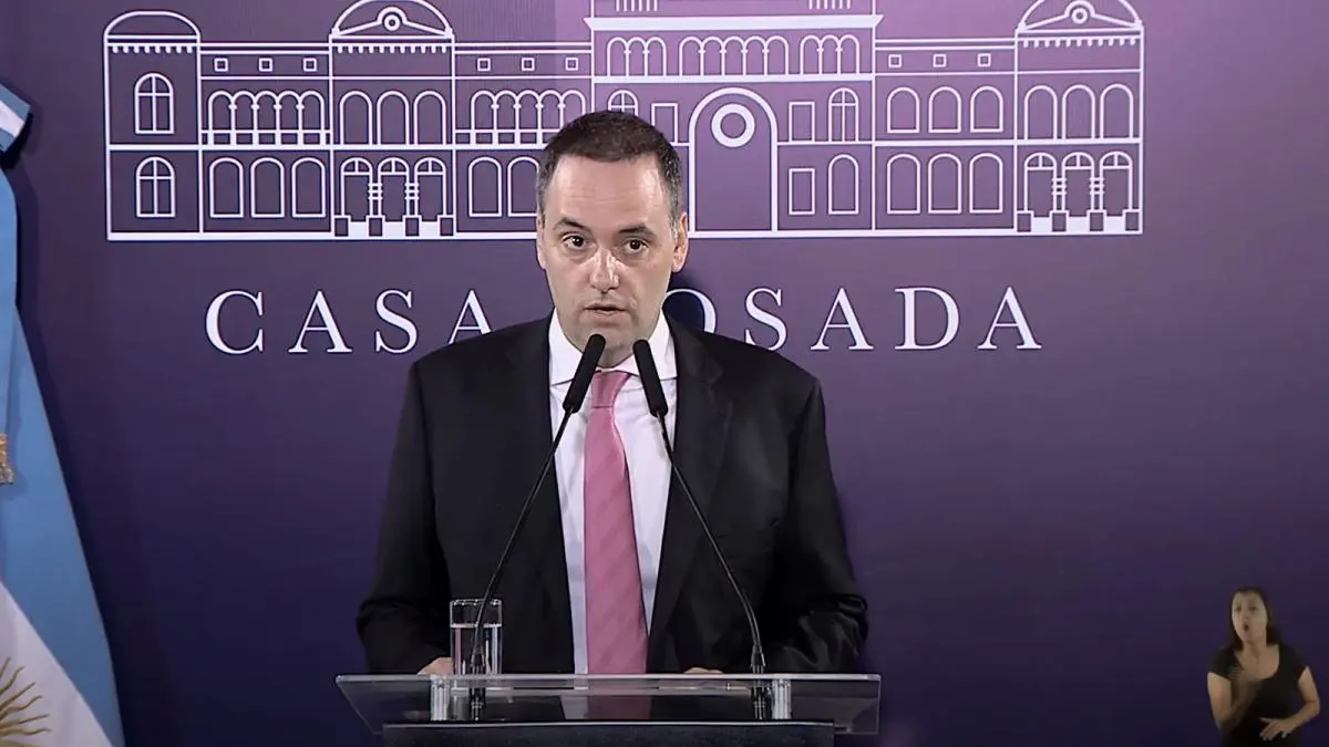 Manuel Adorni anunció que cerrarán dos organismos públicos