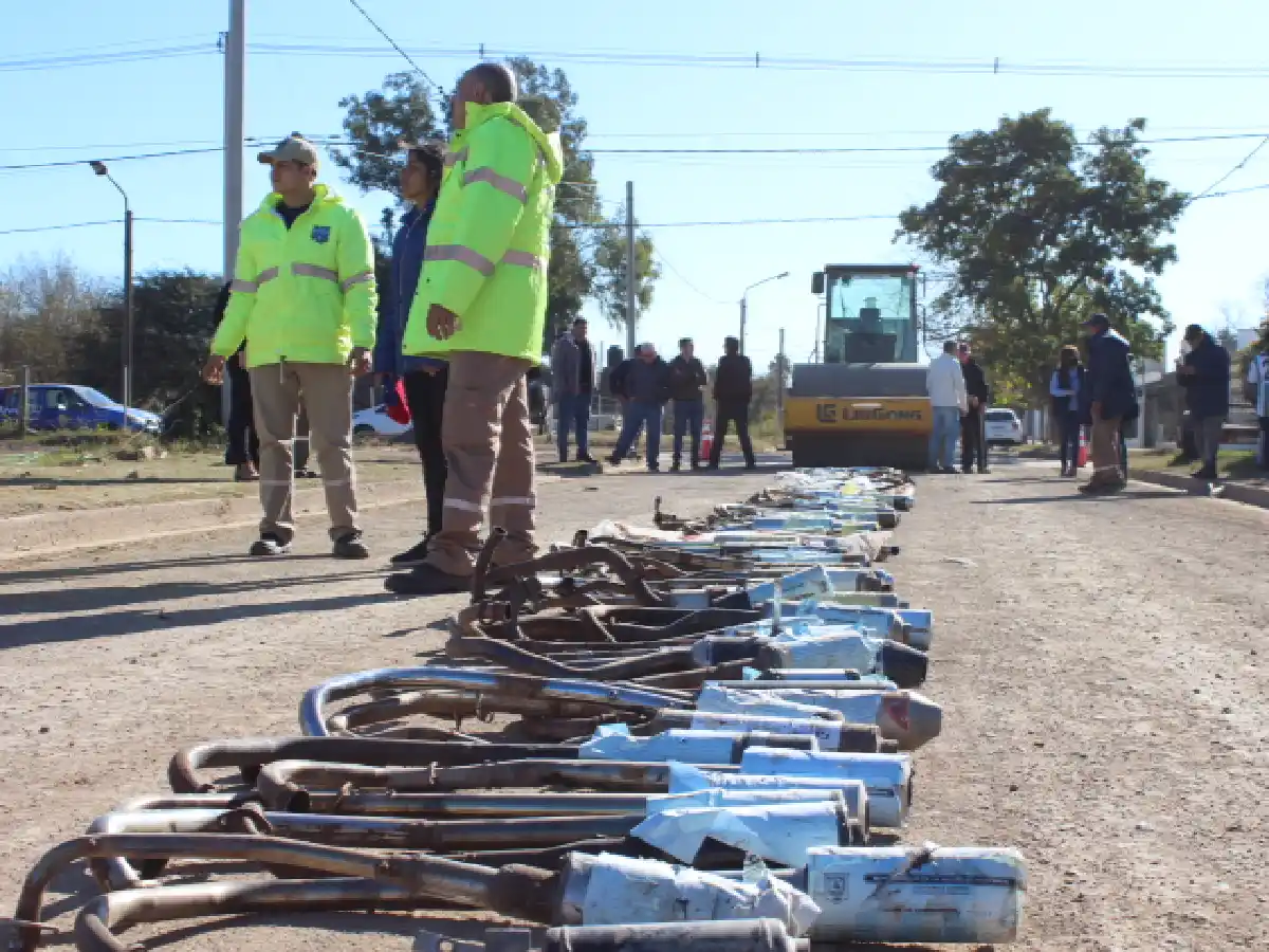 Morteros destruyó más de 400 caños de escapes no autorizados       