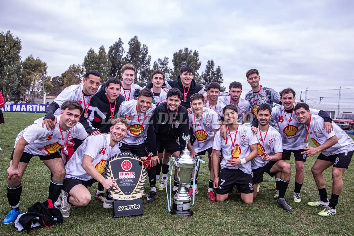 Huracán Ciclista celebra con alegria la obtención de la Copa Chaves 2026