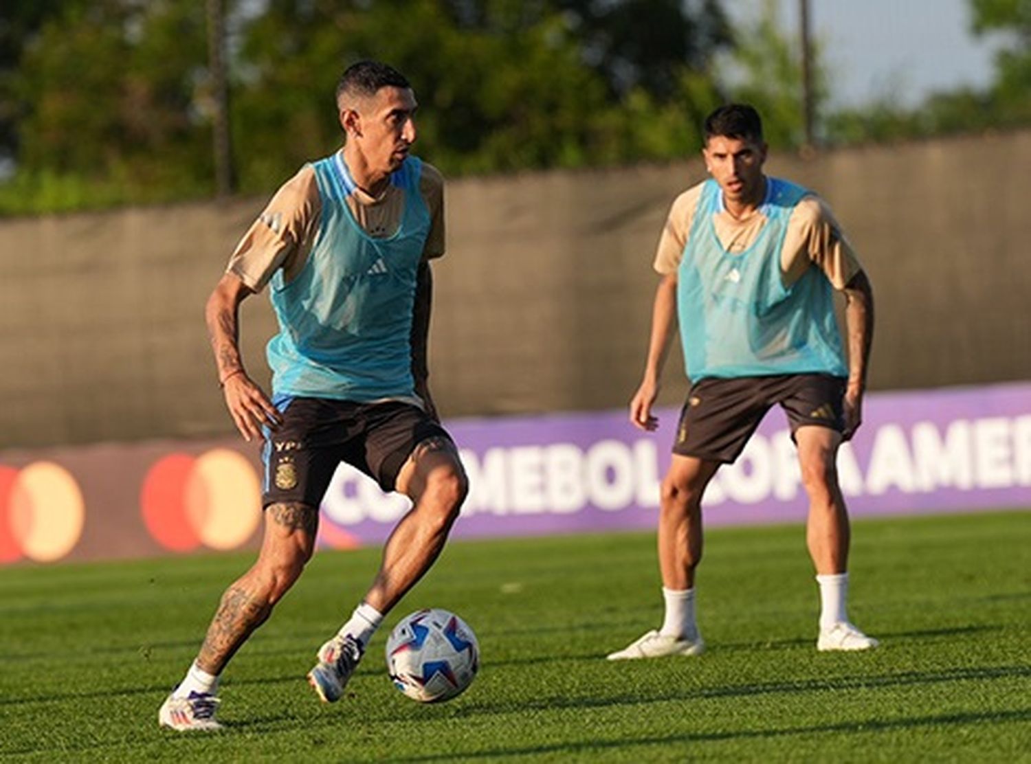 Argentina entrenó en Nueva Jersey y Scaloni probó cambios