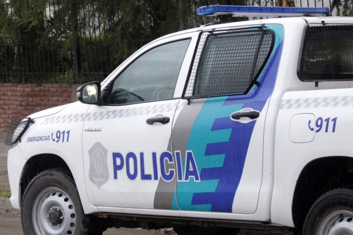 Le pegó un puñetazo en la cara a su pareja y la amenazó de muerte