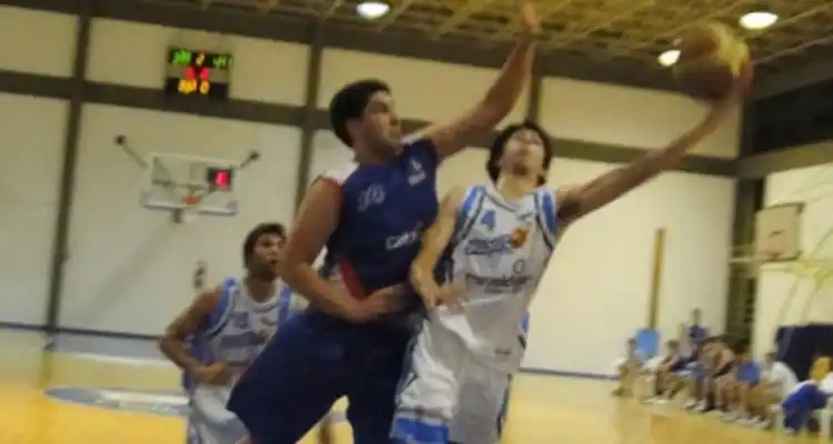 Náutico a un paso de la final en basquet