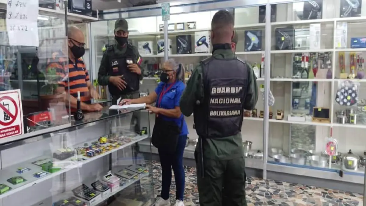 ¡SUNDDE A LA CAZA! Funcionarios fiscalizan comercios por el alza del dólar